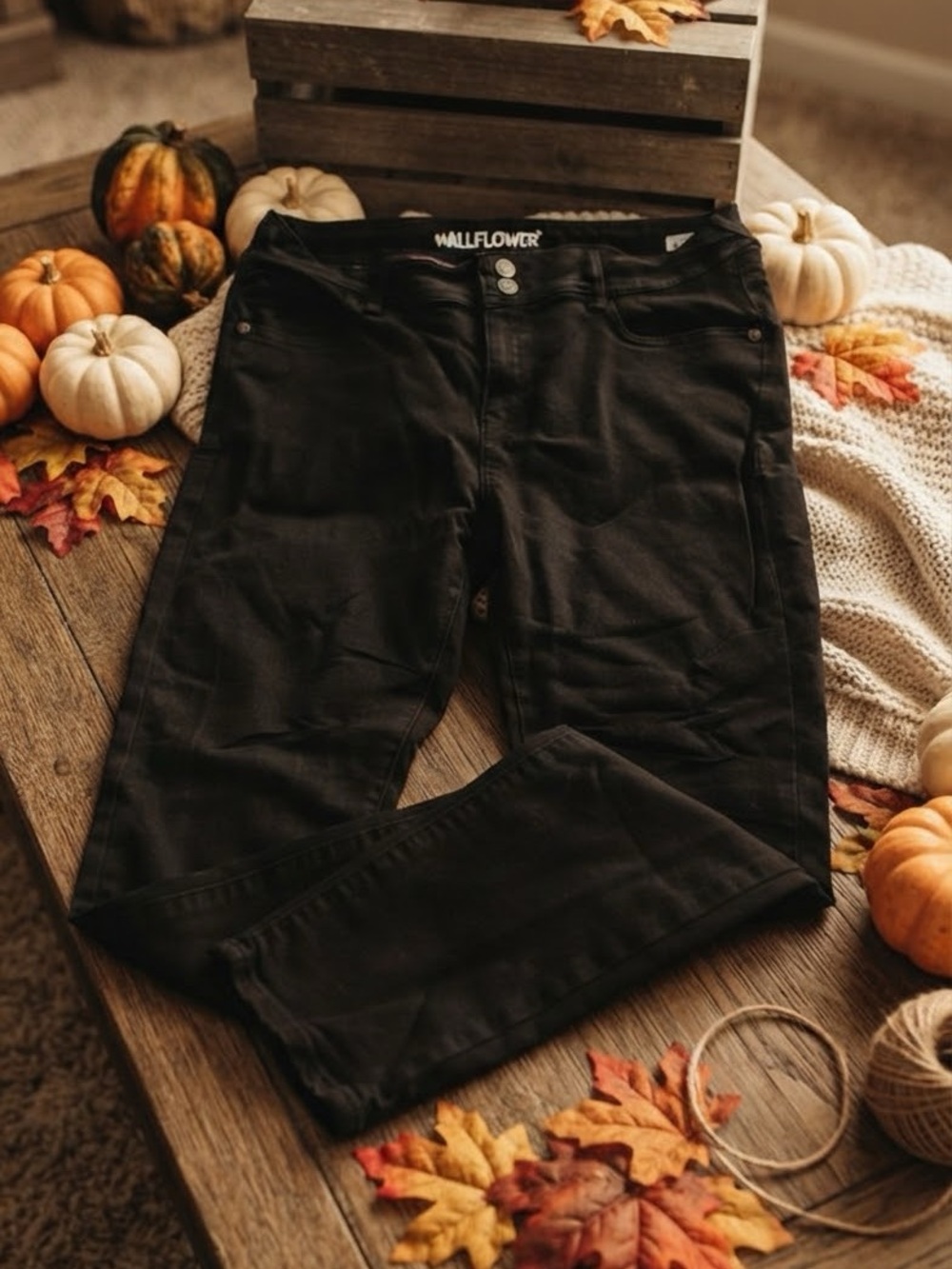 Wallflower Woman’s Black Skinny Jeans